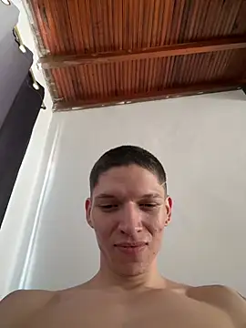 Benjamin_2002 Live XXX-chat