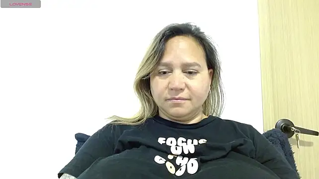 LauraReeves – Naživo XXX chat