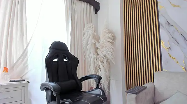 Izui_Pierce élő XXX-chatje