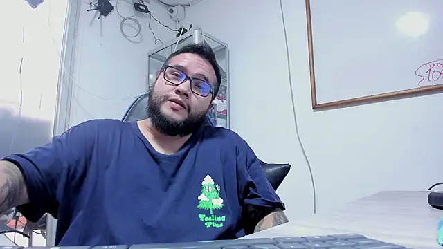 VINCEDMAGLIOO élő XXX-chatje