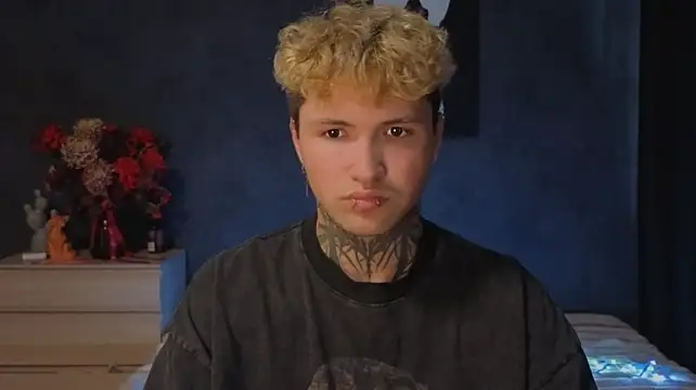 JonnyDarkk Adlı Modelin Canlı XXX Sohbeti