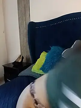 _Luna_Blooms' Live XXX Chat