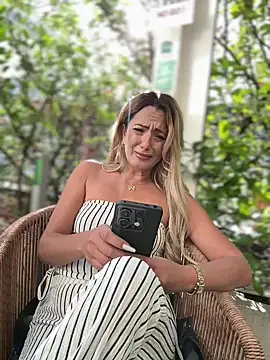 adya-aly Adlı Modelin Canlı XXX Sohbeti