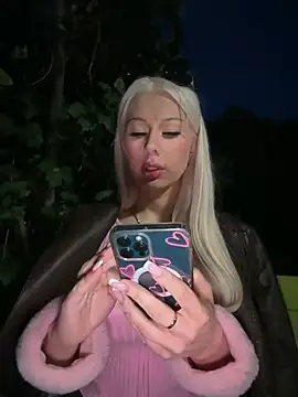 LaraHollywood's Live XXX Chat