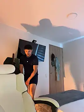 TroyeKnight live XXX chat