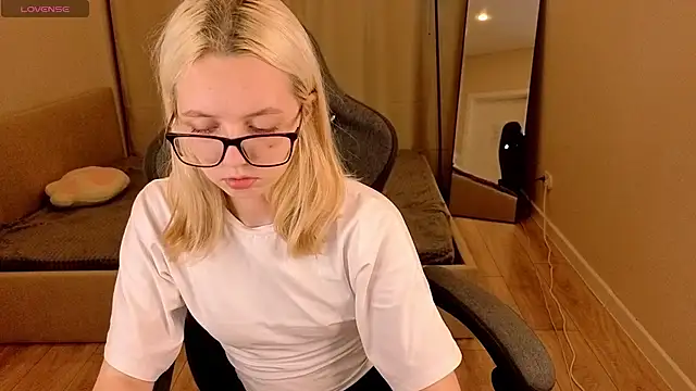 mollyy_snow's Live XXX Chat