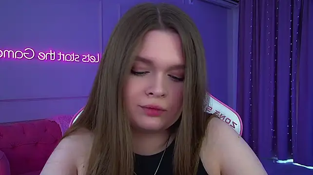 CrystalLyons' Live XXX Chat