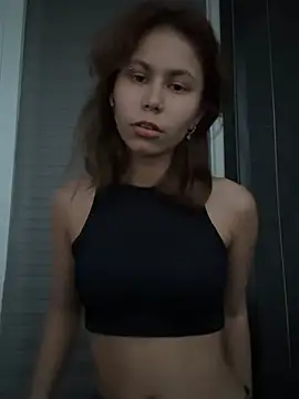 KiraWirt Adlı Modelin Canlı XXX Sohbeti