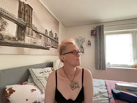 Curvy-Jinx – Live XXX-chat