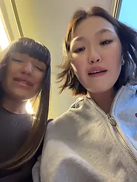 CreamPuff- live XXX chat