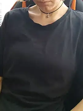 Aashikalaa Adlı Modelin Canlı XXX Sohbeti