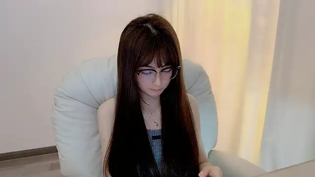 LH7 Adlı Modelin Canlı XXX Sohbeti
