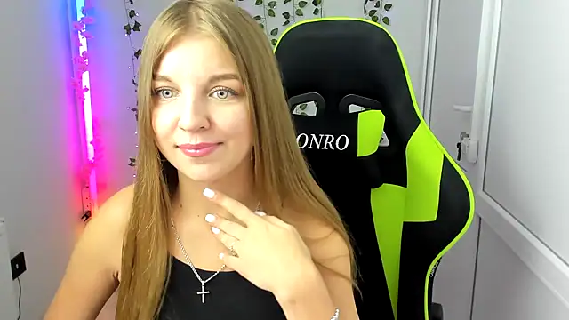 LuckyKinsley Adlı Modelin Canlı XXX Sohbeti