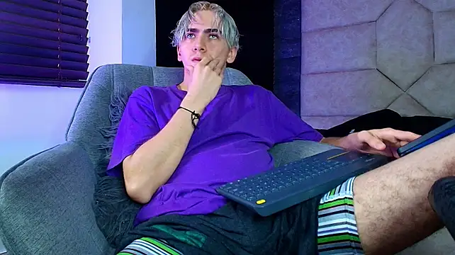 Tyler_Mcrey Adlı Modelin Canlı XXX Sohbeti