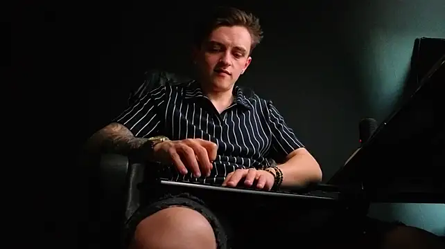 FelixStarkk লাইভ XXX চ্যাট