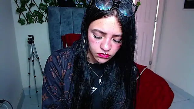 Chat XXX en directo de Violettasquirt