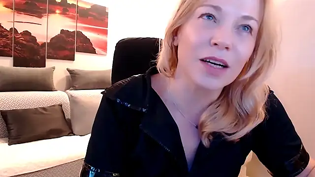 love-bionda's Live XXX Chat