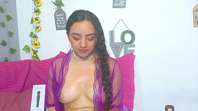 emiily_curly live XXX chat