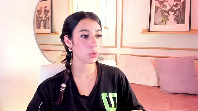XXX chat uživo modela Nanami_