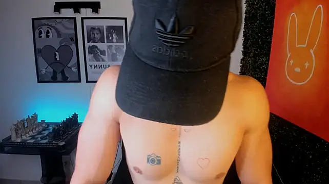 XXX chat uživo modela Simon_cortes