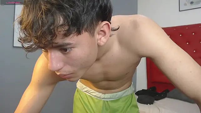 Ryan_grayx Adlı Modelin Canlı XXX Sohbeti