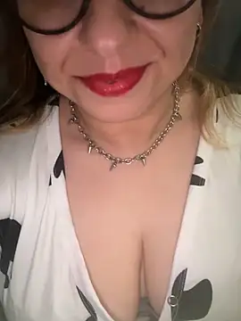 Eze13crybaby's Live XXX Chat