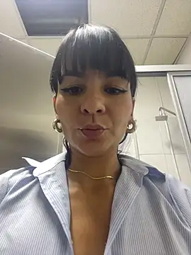 Chat +18 de LuxeBrunetteXXX ao vivo