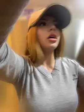 ChloeCollins__ élő XXX-chatje