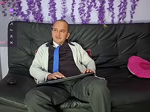 EnzoRomanof's Live XXX Chat