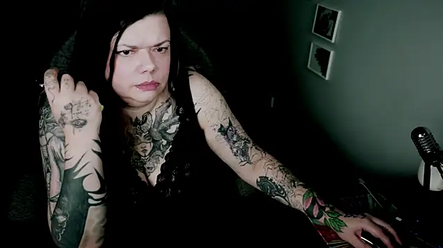 CharliBlackwood Chat XXX in diretta