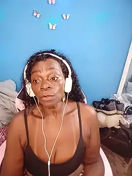 Chat +18 de QueenLorena25 ao vivo