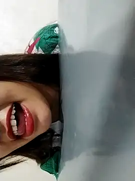 Онлайн чат XXX fatineae1