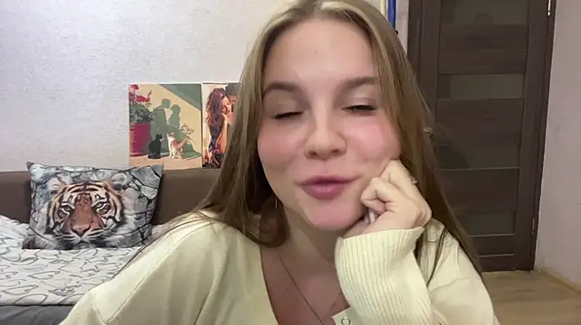 Peekinside's Live XXX Chat