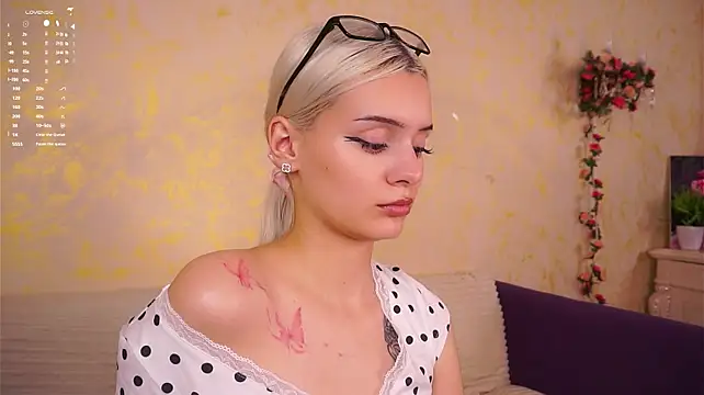 ReneaGilley live XXX chat