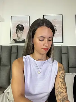 دردشة JuliaColemann الجنسية المباشرة