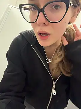 MilliWish live XXX chat