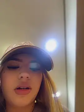 Онлайн чат XXX ChloeCollins__