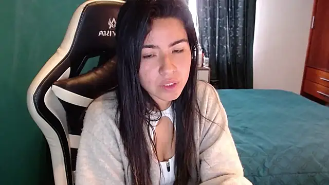 Chat +18 de alice_middlee ao vivo