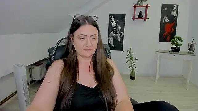 MistressDarrah's Live XXX Chat