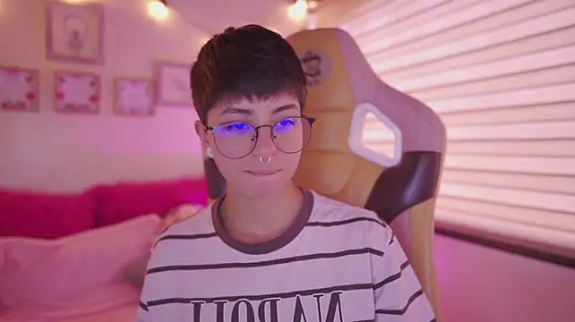 XXX chat uživo modela tommy_blue