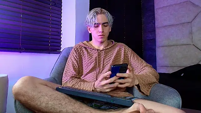 Tyler_Mcrey Show in webcam