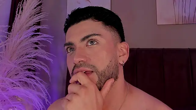Alexander_Diazz Adlı Modelin Canlı XXX Sohbeti