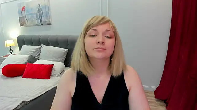 GoldenHazeen Live XXX chat