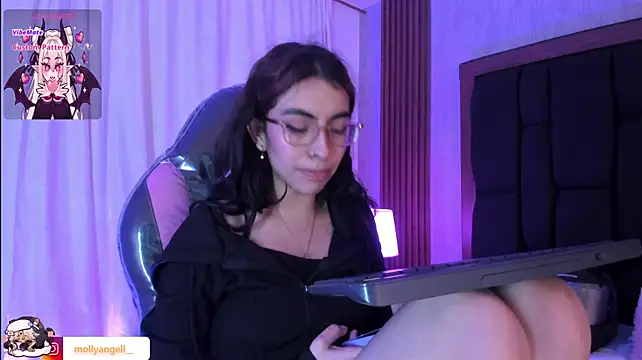 Molly_A Live XXX-Chat