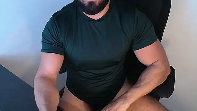 Show modela abeardguyone na web-kameri