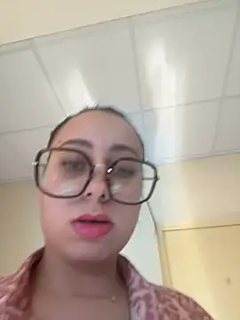 Chat +18 de queenlo_xxx ao vivo