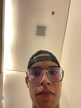 Andres_boy252 即時 XXX 聊天