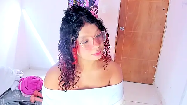Chat XXX en directo de Emily_Coper18