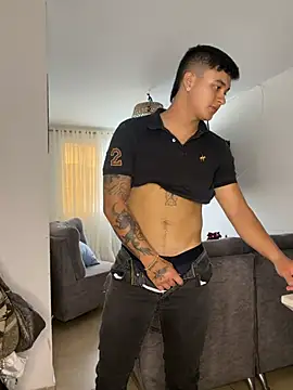 Christopher_stronggn Live XXX chat