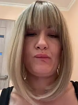 LunaFoxs Chat XXX in diretta